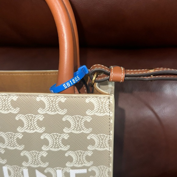 🔥🔥🔥Authentic Celine Mini vertical cabas in Triomphe canvas and calfskin Bag - Picture 7 of 10